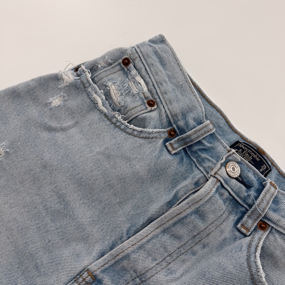 Abercrombie & Fitch High Rise 9” Short Women’s Light Wash Distressed Denim 0 - Picture 3 of 8